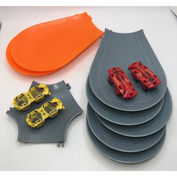 HexBug Warriors 4 Red, Yellow And 7 Battle Plates And 1 Center Plate Lot - Picture 1 of 7